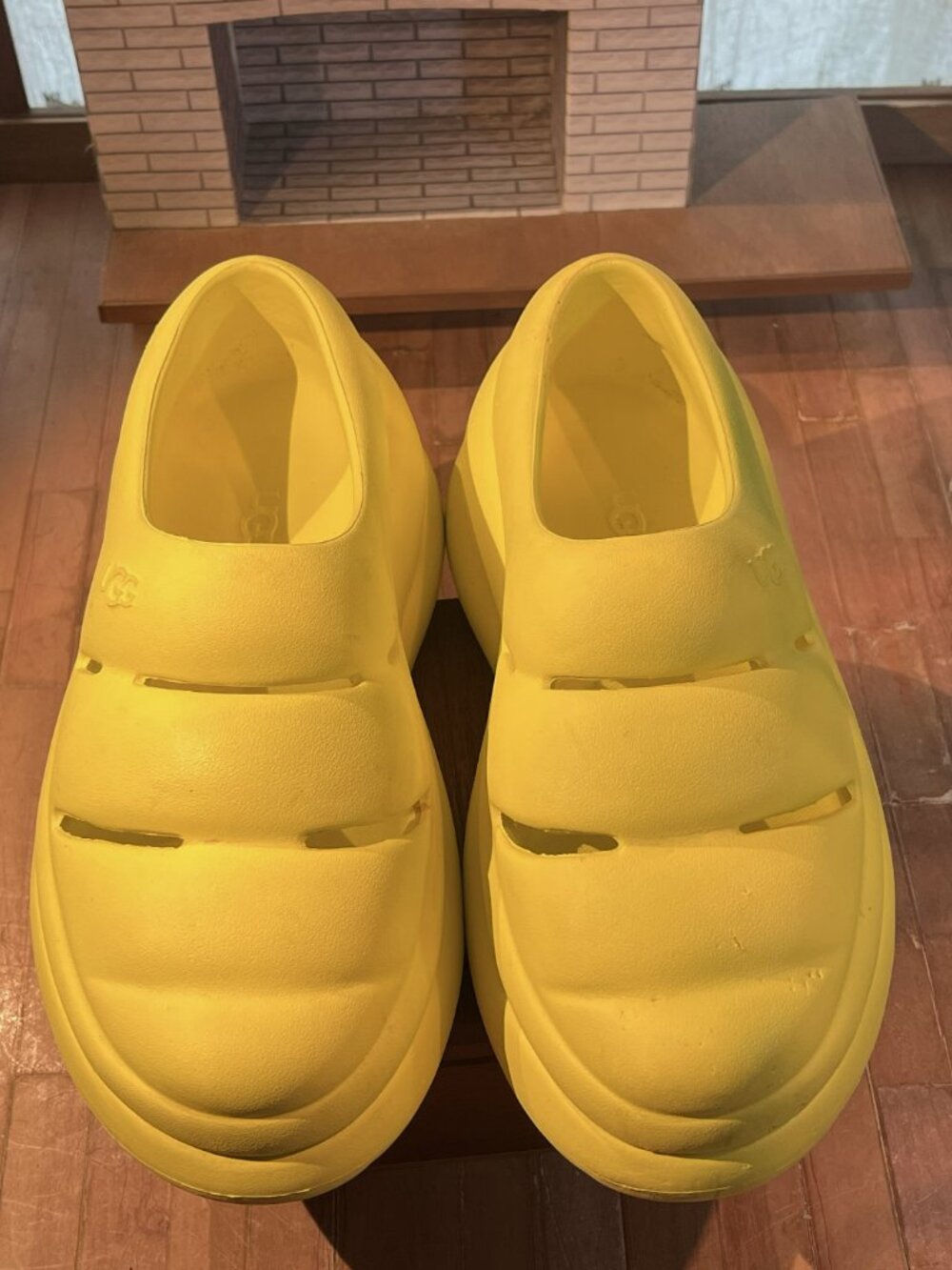 UGG Yellow puffy shoes size 9 - Picture 2 of 7